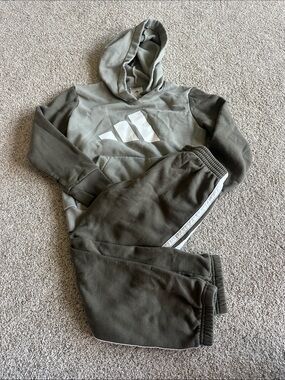 adidas Kids Olive & Dark Olive Hooded Sweatshirt and Joggers size 7